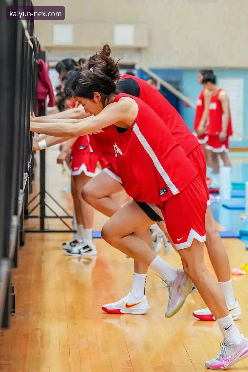 深度解析中国女篮关键胜利：战术调整与球星闪耀的实战教程